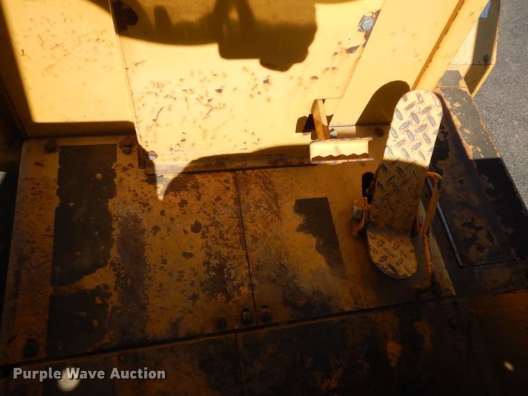 image for item FK9410 2004 Vermeer V120  trencher