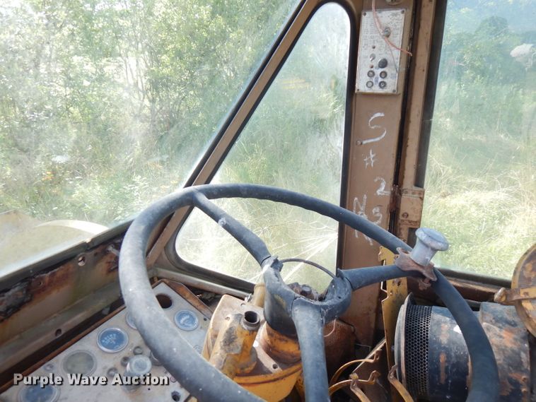 image for item FN9318 1972 Caterpillar 950  wheel loader