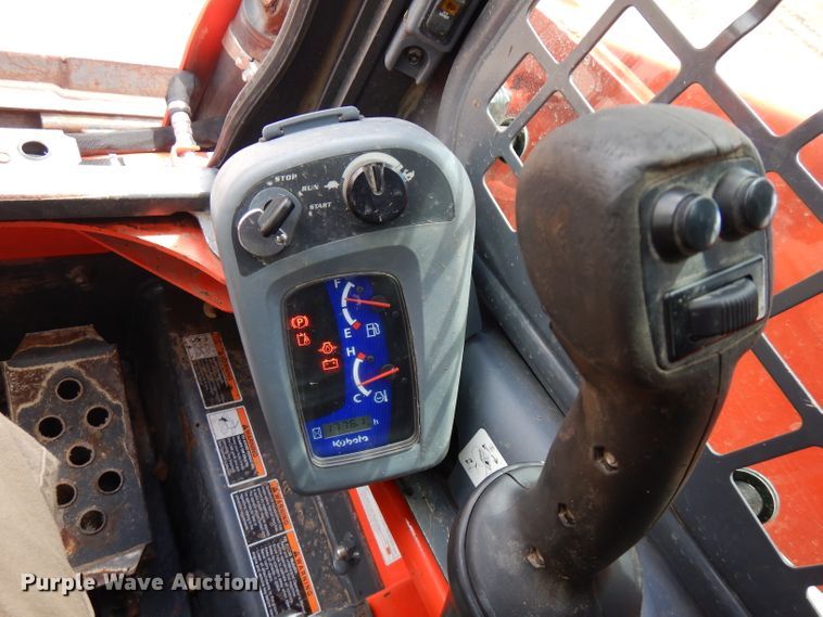 image for item FN9326 2015 Kubota SSV65  skid steer loader
