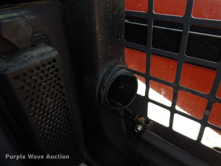 image for item FN9326 2015 Kubota SSV65  skid steer loader