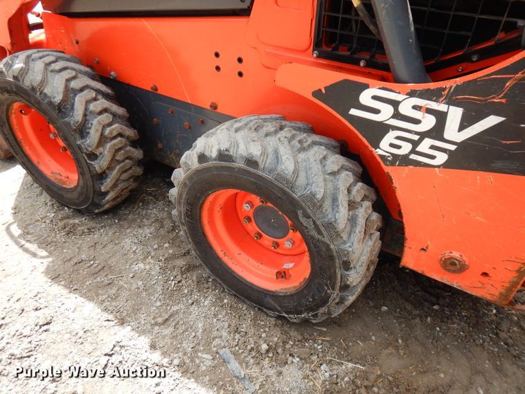 image for item FN9326 2015 Kubota SSV65  skid steer loader