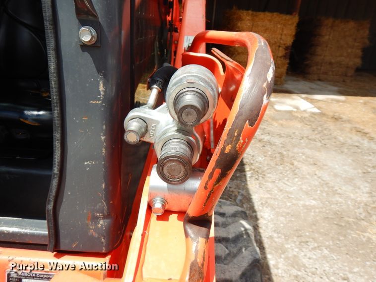 image for item FN9326 2015 Kubota SSV65  skid steer loader
