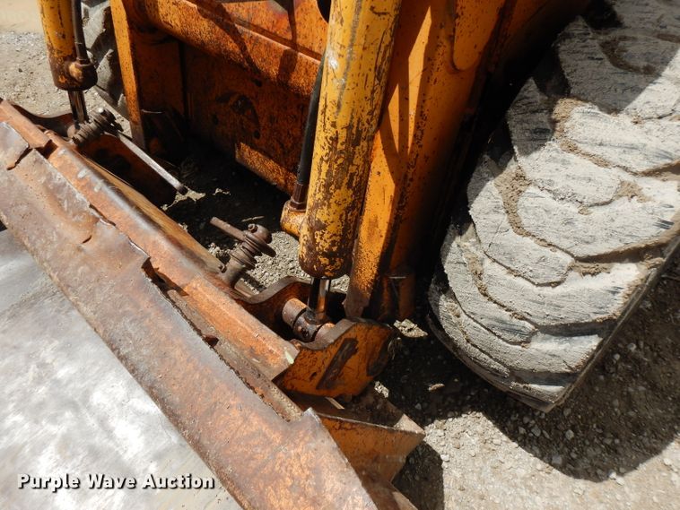 image for item FN9327 Case 1840  skid steer loader