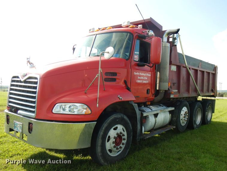 image for item FN9332 2000 Mack Vision 460  dump truck