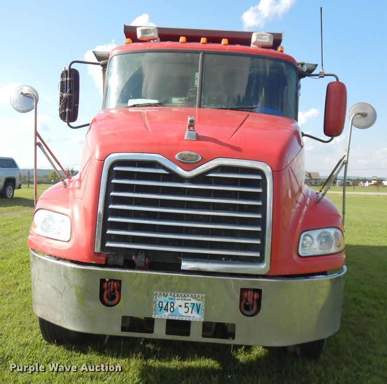 image for item FN9332 2000 Mack Vision 460  dump truck