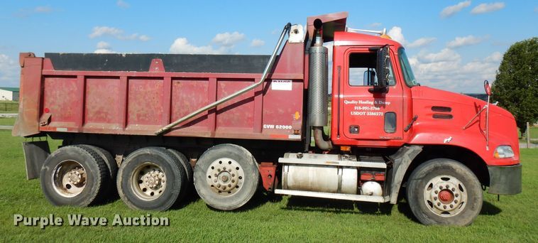 image for item FN9332 2000 Mack Vision 460  dump truck
