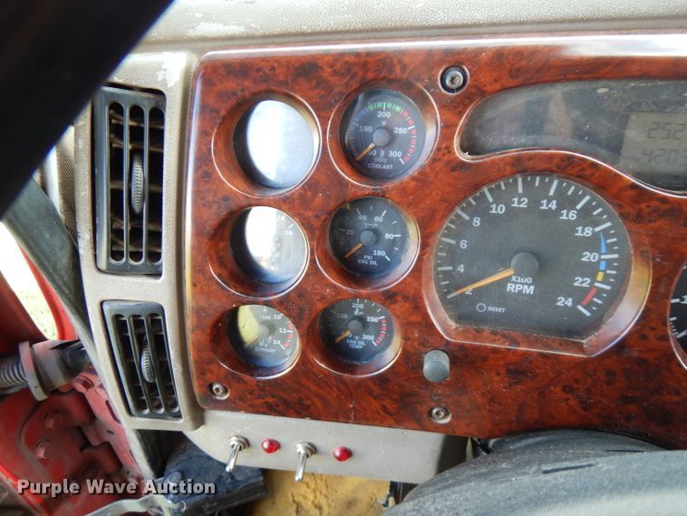 image for item FN9332 2000 Mack Vision 460  dump truck