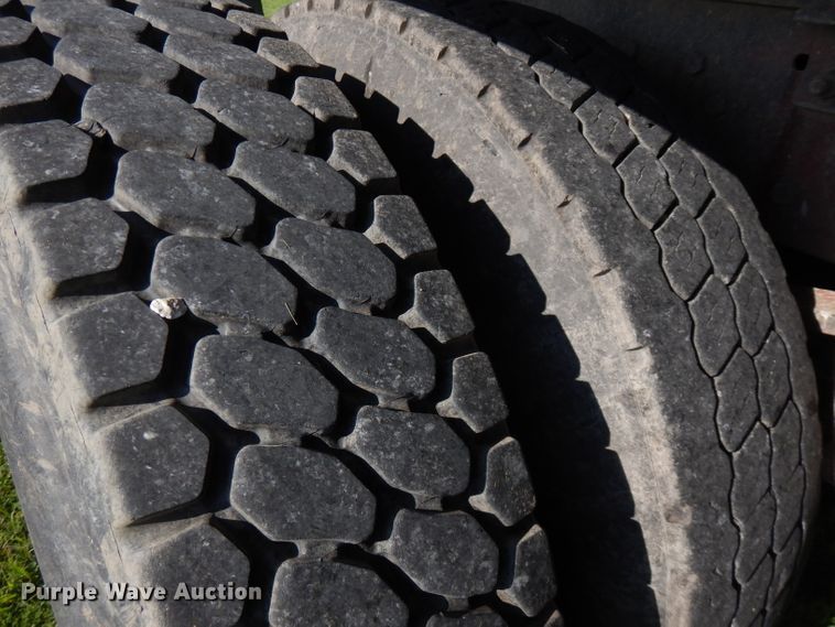 image for item FN9332 2000 Mack Vision 460  dump truck