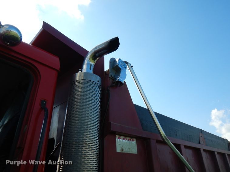 image for item FN9332 2000 Mack Vision 460  dump truck