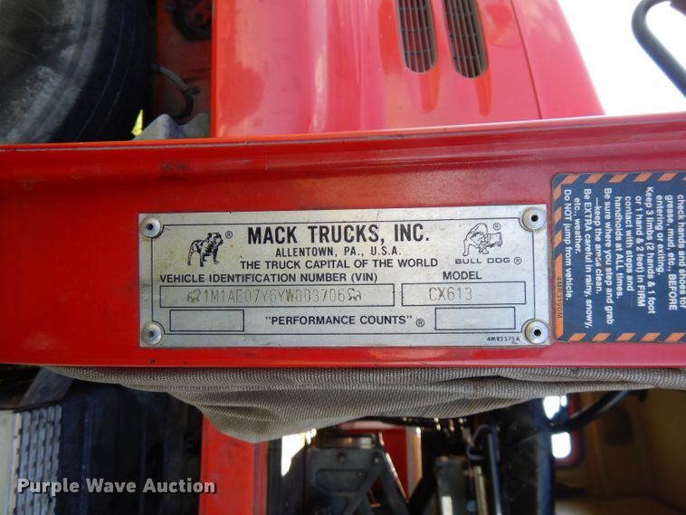 image for item FN9332 2000 Mack Vision 460  dump truck