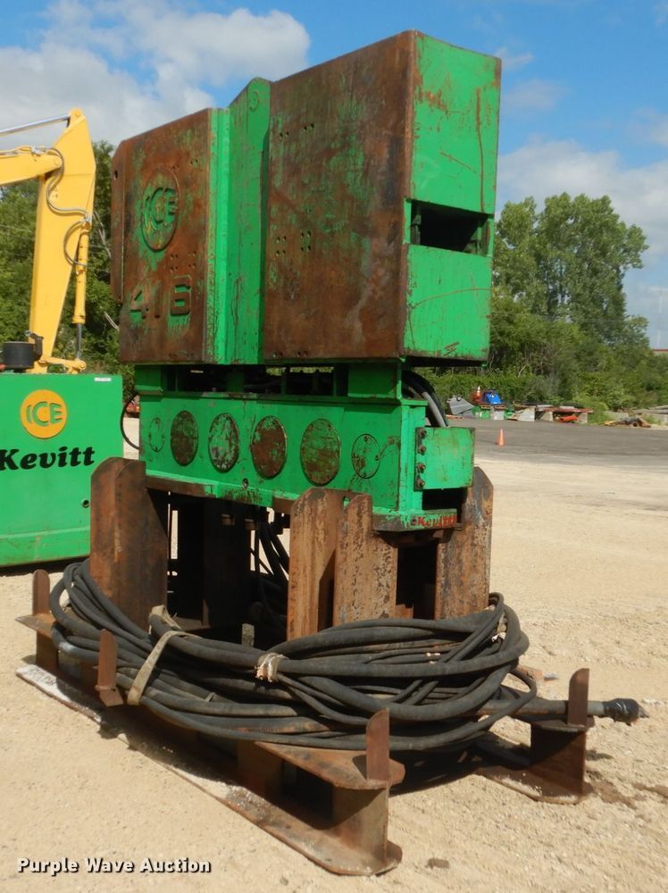 image for item FT9038 ICE 416 vibratory pile driver extractor