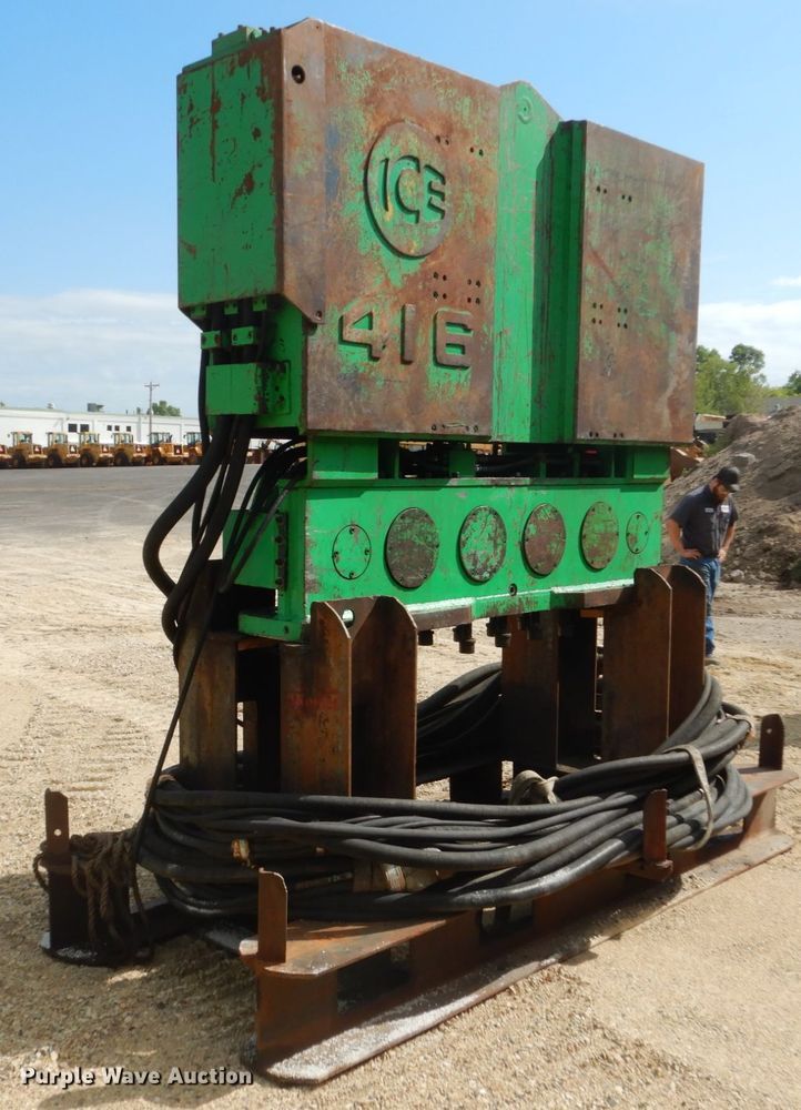 image for item FT9038 ICE 416 vibratory pile driver extractor