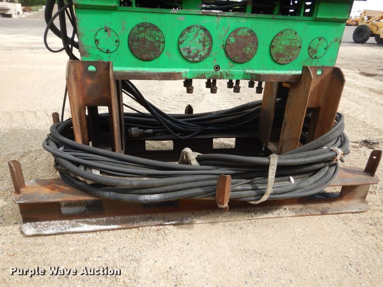 image for item FT9038 ICE 416 vibratory pile driver extractor