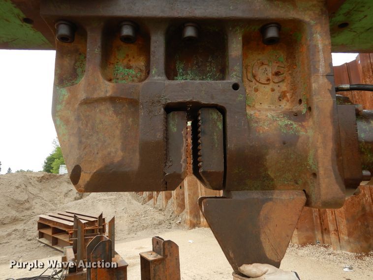 image for item FT9038 ICE 416 vibratory pile driver extractor