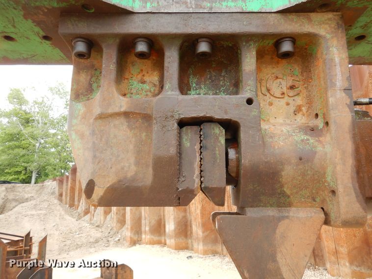 image for item FT9038 ICE 416 vibratory pile driver extractor