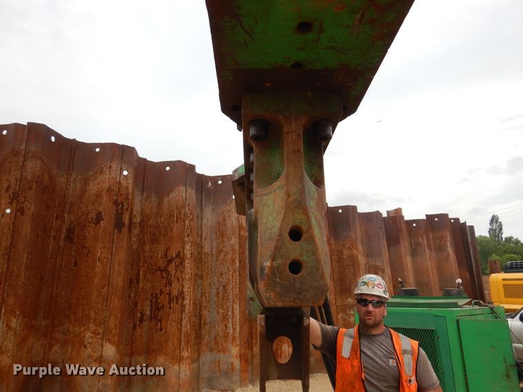 image for item FT9038 ICE 416 vibratory pile driver extractor