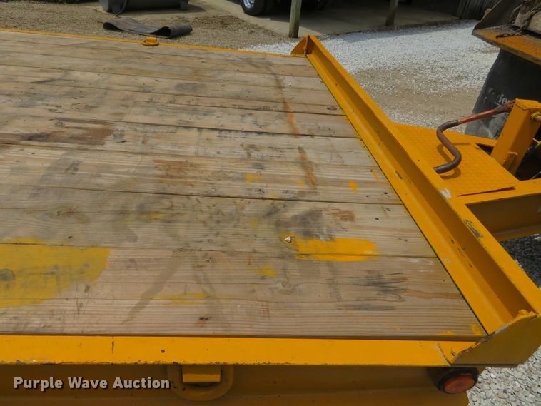 image for item GI9182 1999 Belshe DT255 equipment trailer