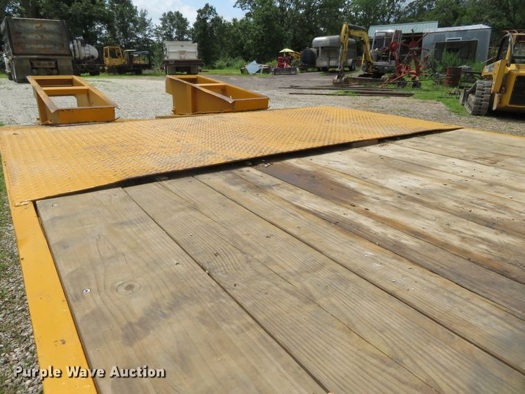 image for item GI9182 1999 Belshe DT255 equipment trailer