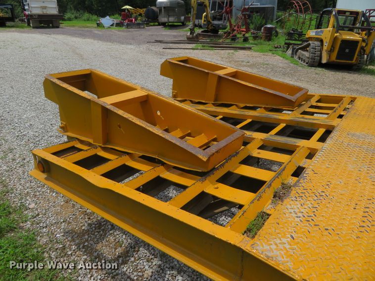 image for item GI9182 1999 Belshe DT255 equipment trailer