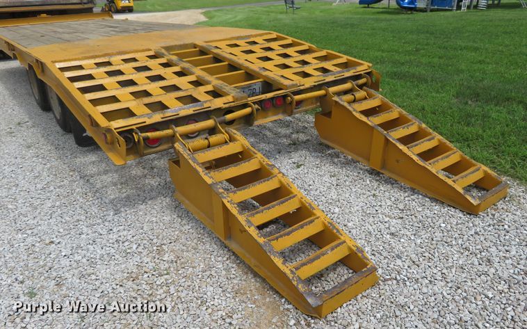 image for item GI9182 1999 Belshe DT255 equipment trailer