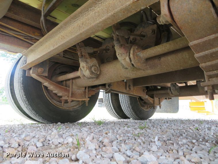 image for item GI9182 1999 Belshe DT255 equipment trailer