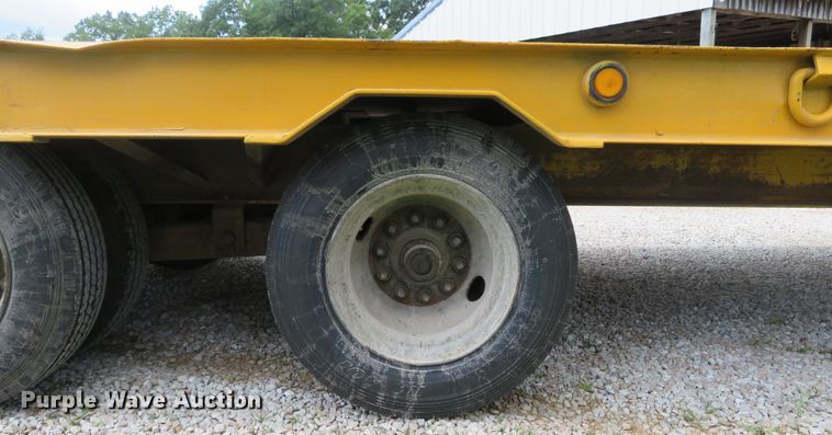 image for item GI9182 1999 Belshe DT255 equipment trailer
