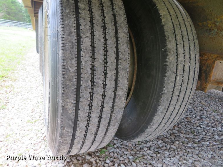 image for item GI9182 1999 Belshe DT255 equipment trailer