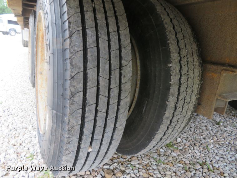 image for item GI9182 1999 Belshe DT255 equipment trailer