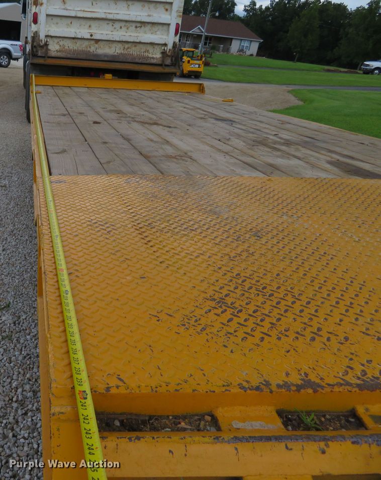 image for item GI9182 1999 Belshe DT255 equipment trailer