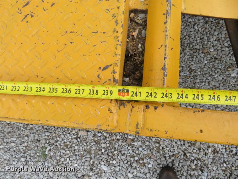 image for item GI9182 1999 Belshe DT255 equipment trailer