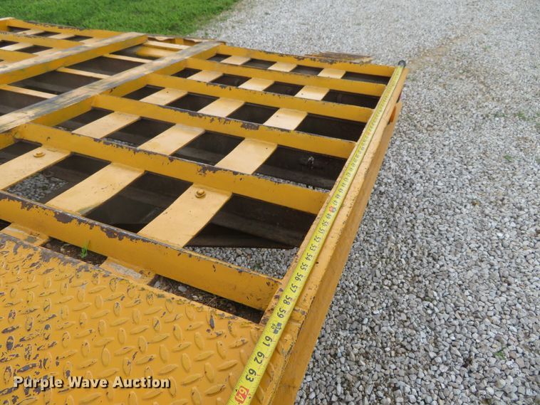 image for item GI9182 1999 Belshe DT255 equipment trailer