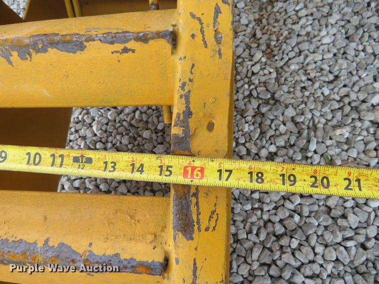 image for item GI9182 1999 Belshe DT255 equipment trailer