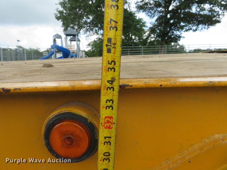 image for item GI9182 1999 Belshe DT255 equipment trailer