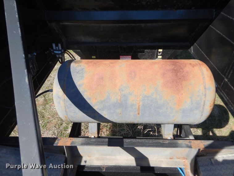 image for item GK9023 2013 Dakota bottom dump trailer