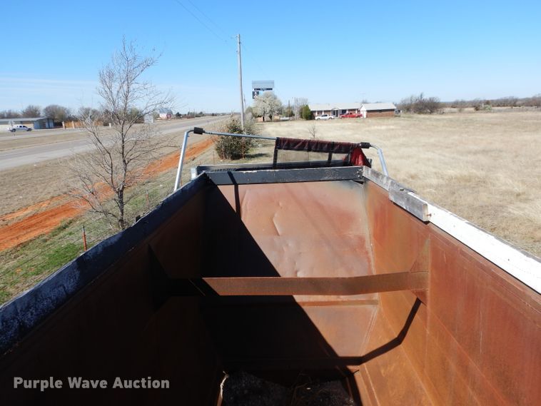 image for item GK9023 2013 Dakota bottom dump trailer