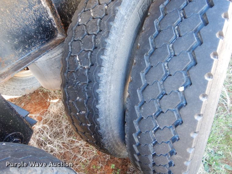 image for item GK9023 2013 Dakota bottom dump trailer