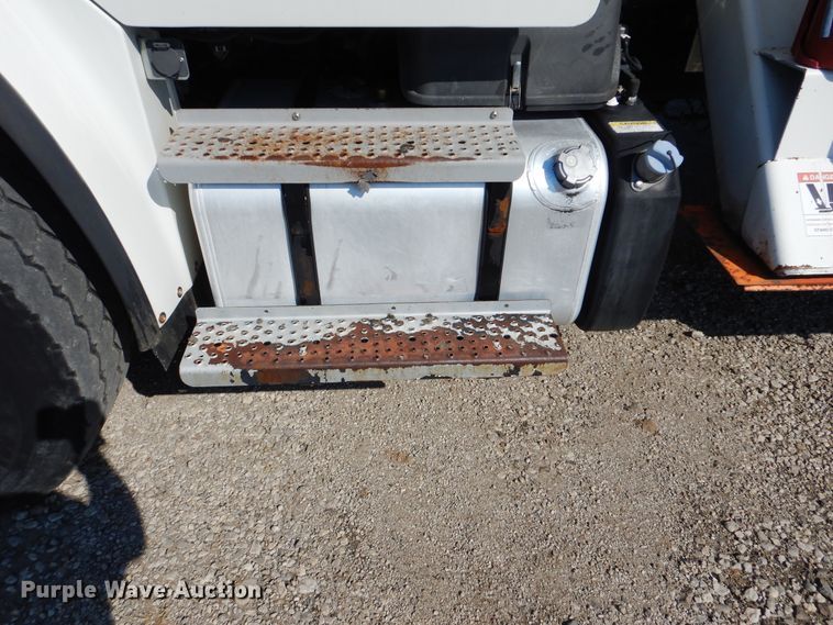 image for item GM9088 2011 Freightliner Business Class M2  bucket truck