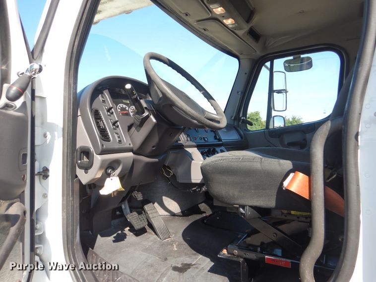 image for item GM9088 2011 Freightliner Business Class M2  bucket truck