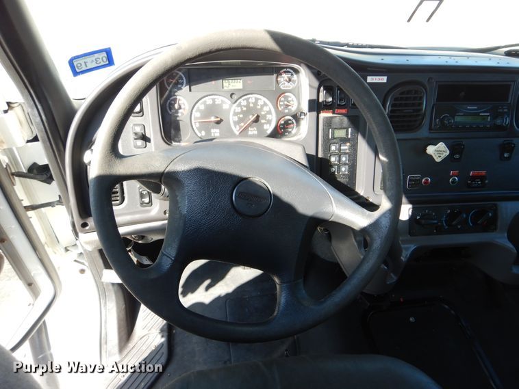 image for item GM9088 2011 Freightliner Business Class M2  bucket truck