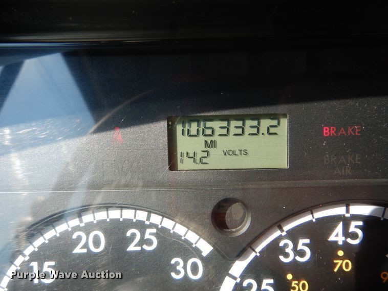 image for item GM9088 2011 Freightliner Business Class M2  bucket truck