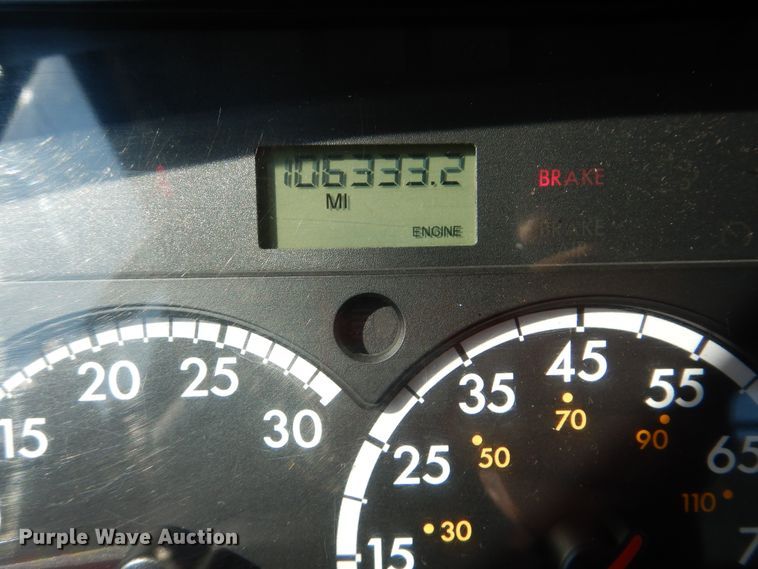 image for item GM9088 2011 Freightliner Business Class M2  bucket truck