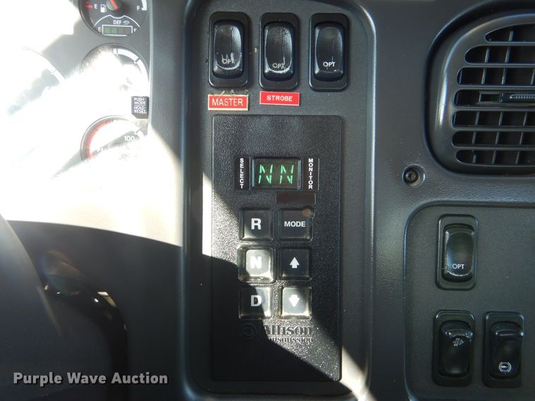 image for item GM9088 2011 Freightliner Business Class M2  bucket truck