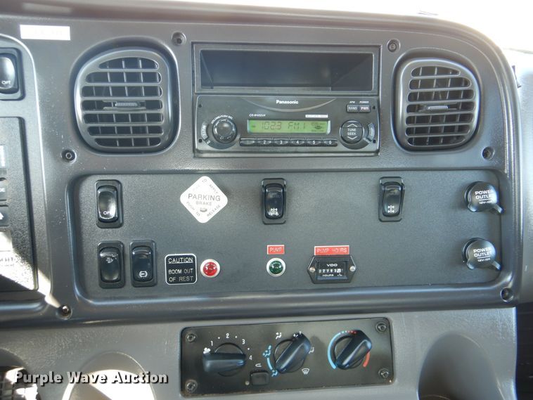 image for item GM9088 2011 Freightliner Business Class M2  bucket truck