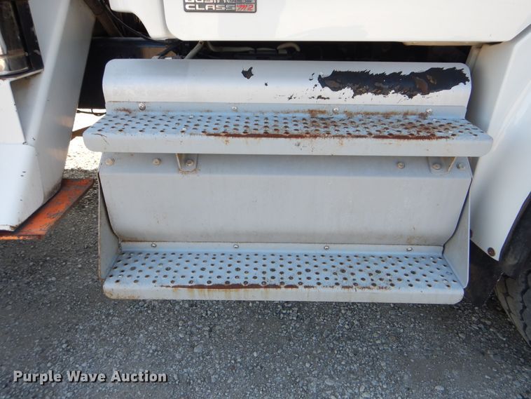 image for item GM9088 2011 Freightliner Business Class M2  bucket truck