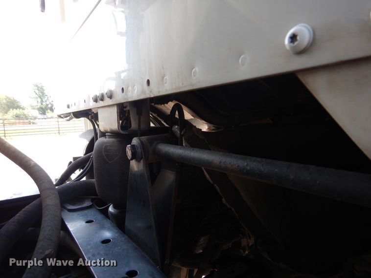 image for item GM9088 2011 Freightliner Business Class M2  bucket truck