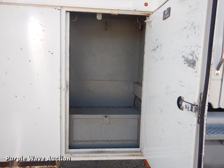 image for item GM9088 2011 Freightliner Business Class M2  bucket truck