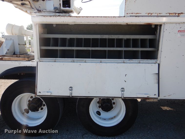 image for item GM9088 2011 Freightliner Business Class M2  bucket truck