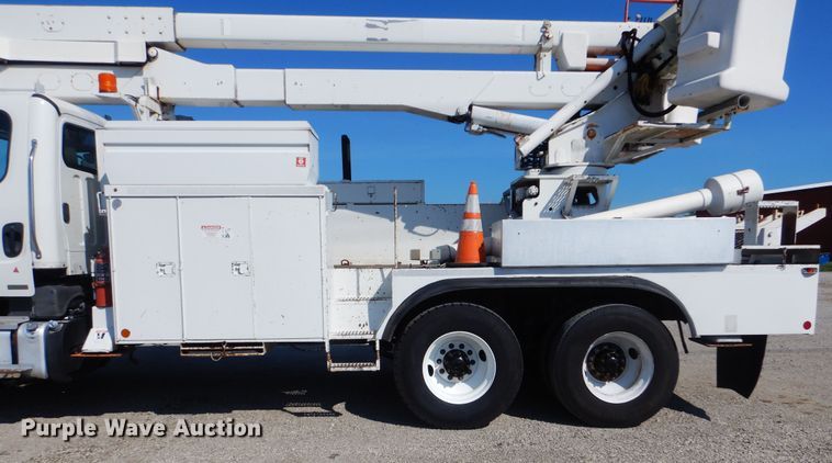 image for item GM9088 2011 Freightliner Business Class M2  bucket truck