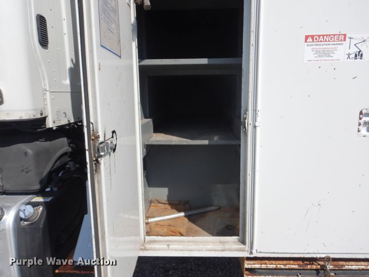 image for item GM9088 2011 Freightliner Business Class M2  bucket truck