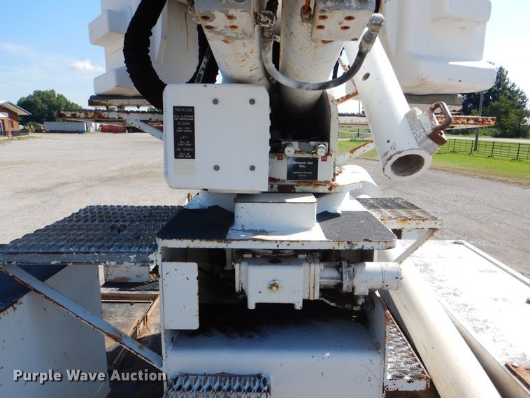 image for item GM9088 2011 Freightliner Business Class M2  bucket truck